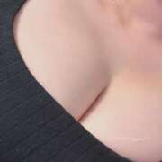 おんぷ お知らせと諸々と🦭🥱 白い巨乳