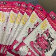 しき この可愛さ...我慢でき....ﾅｲｯ∑ _(ᵒ̴̶̷͈᷄ᗨᵒ̴̶̷͈᷅_) (ｶﾞﾀｯ メンヘラ専門デリヘル ゼロワン 横浜本店