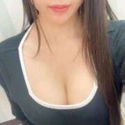 あや 出勤しました✨ 白い巨乳