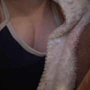 ヒメ日記 2025/03/30 11:30 投稿 かりん プールサイド