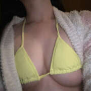 ヒメ日記 2025/08/28 12:00 投稿 かりん プールサイド