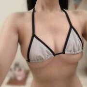 ヒメ日記 2025/10/28 13:30 投稿 かりん プールサイド