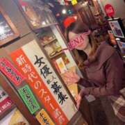 【えな】業界未経験のドエロ美女 💭無計画㌠2026春 コーチと私と、ビート板･･･