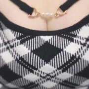 ひなの むっちり ちゃん ( っ◜~◝c) 🤍🖤 リアル 梅田店