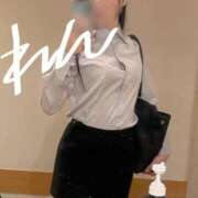 冬美　れん 部長と出張で相部屋なんて聞いてないです！ OLピンクコレクション