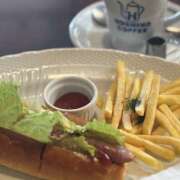 知花 🌞🤍 HERMINE-エルミネ-