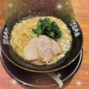 すい すい💙 池袋あられ