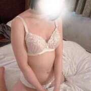 ヒメ日記 2025/04/03 14:33 投稿 えれな 素敵な女の子は好きですか？