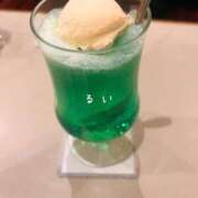 るい クリームソーダしかかたん エンジェルマスカット