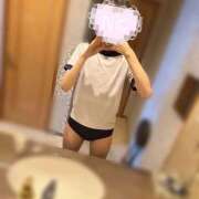 あお この距離縮めちゃお？🤍🤍 ファーストレディー