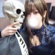 いおり なんかこの人新しいの着せられてたから後で見てみてね🥴🎶 ニュー不夜城