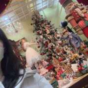 春田 葵 この時期に、ここで。 人妻セレブ宮殿