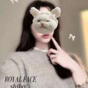 詩歩（しほ） 冬といえば...☃️何が思いつきますか？♡ ROYAL FACE FUKUOKA