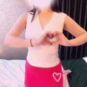 もも ニット🤍🩷 白い巨乳