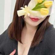 もも ネイル行ってきます💅 白い巨乳