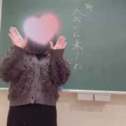 ヒメ日記 2025/11/28 15:53 投稿 ワスレナグサ 飾窓