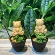 えま えまです〜🤍 桃色クリスタル