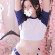 しろな 🐈‍⬛‎ 雨上がりの夜に、黒猫からのありがとう 🤍 Versailles