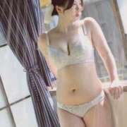 りおん 澄ましてる…ｽﾝｯ 白いぽっちゃりさん