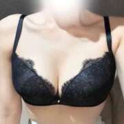 れいな 久しぶりの黒ブラ(¯꒡¯ ⍝) かりんと赤坂