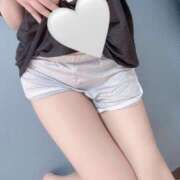 ヒメ日記 2025/08/09 18:47 投稿 古賀あゆは 全裸美女からのカゲキな誘惑