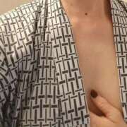 まりこ 自分でおっぱいもみもみ♪ 新宿・新大久保おかあさん