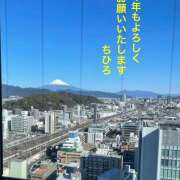 ちひろ 1月3日(土)より出勤いたします☺️ 妻みぐい