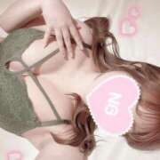 朝比奈しの 19時〜🈳 ESTE ALLURE