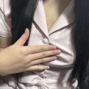 小松 なな 出勤してます🩷 夜這い調教クラブ本店