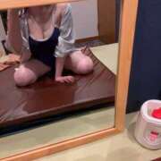 らな 本日出勤🔆｡° プールサイド