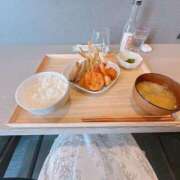 天真爛漫らん レジ前での辱め OL精薬