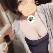 みなと ☕️𓈒 𓂂𓏸(⊃'-'∩)ｼｭｯｷﾝ プールサイド