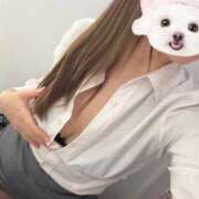 柳　かえで お昼はぽかぽか☀️ OLピンクコレクション