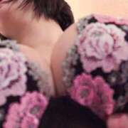 あかり 下から撮ると大きく見える🩷 モアグループ南越谷人妻花壇