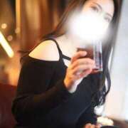 ありす 🐰ྀིどんなお酒が好きですか？ AZURE（アジュール）