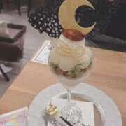 ふゆ 5日(金)出勤するよ〜✨️ 胡蝶蘭