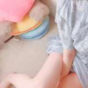 朝比奈くるみ 【動画】手がふるふる…🫢💕 恋する妻たち