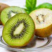 綾川 寧音 ちょっとだけフルーツを🥝 人妻セレブ宮殿