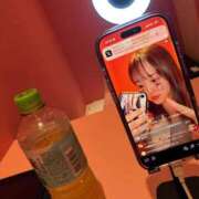 さき TikTokライブする！ ノーブラで誘惑する奥さん谷九・日本橋