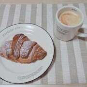 すず 🫧お休みの日🫧 ノーブラで誘惑する奥さん谷九・日本橋