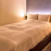 ヒメ日記 2025/12/28 20:37 投稿 葵ももな 全裸美女からのカゲキな誘惑