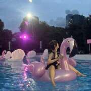 りの ナイトプール?? クンニ専門店 おクンニ学園 池袋校