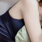 みお 枕をムギュッと抱きしめて BAD COMPANY（バッドカンパニー）