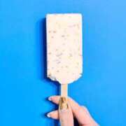 蛍【ホタル】 アイス食べても寒くならない季節 輝女