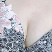 新里ありか 受付スタート！ ド淫乱セレブ妻