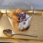 オリビア 小腹が空いたのでフルーツヨーグルト食べました😋 熟女デリヘル倶楽部