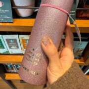 みれい 最近自分の爪と同じタンブラー買いました🩷 萌えカワ