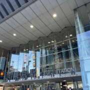 桜井　みく 東京旅行です！！ 夜這い専門 発情する奥様たち梅田店