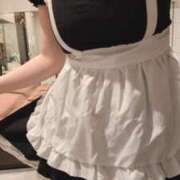 ユラ メイドさん((*ˊᵕˋ*))🧹 ピカソ