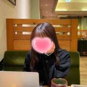 ももな★愛嬌抜群ビジュ最強 遊ぼう〜❤️ かりゆしOLの秘密【20代沖縄美女多数在籍-デリヘル×ヌードエステ】